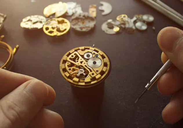 materiales utilizados para fabricar un reloj hombre fabricando un reloj